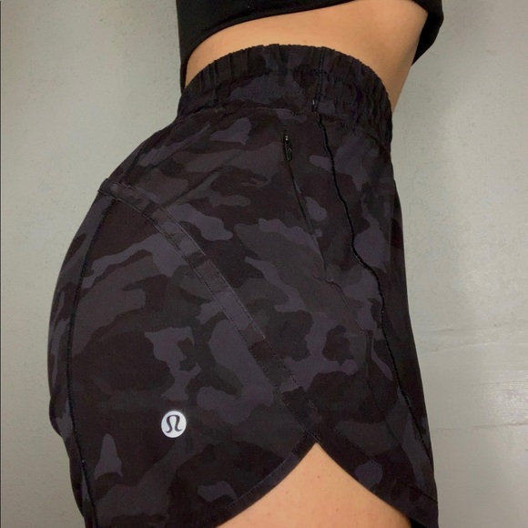 Lululemon mid rise gray and black camo short - Picture 3 of 5